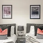 Duplex Penthouse - Private Rooftop - Sleeps 6